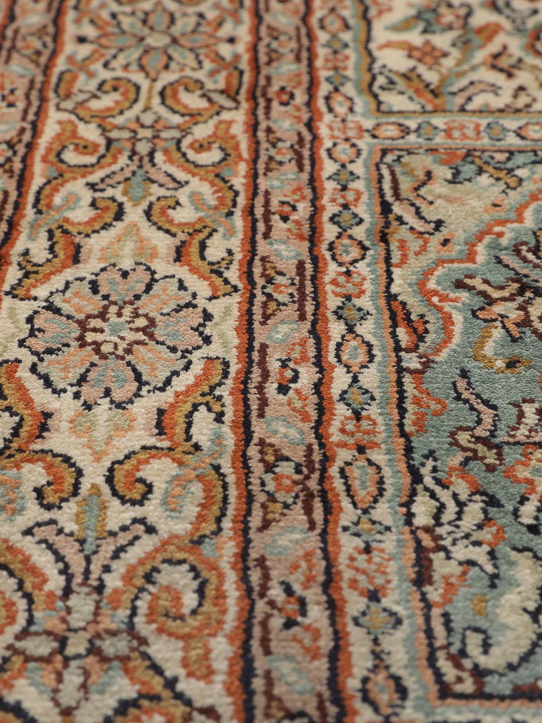 Håndknyttet Kashmir silkeløber fra Indien i beige nuancer