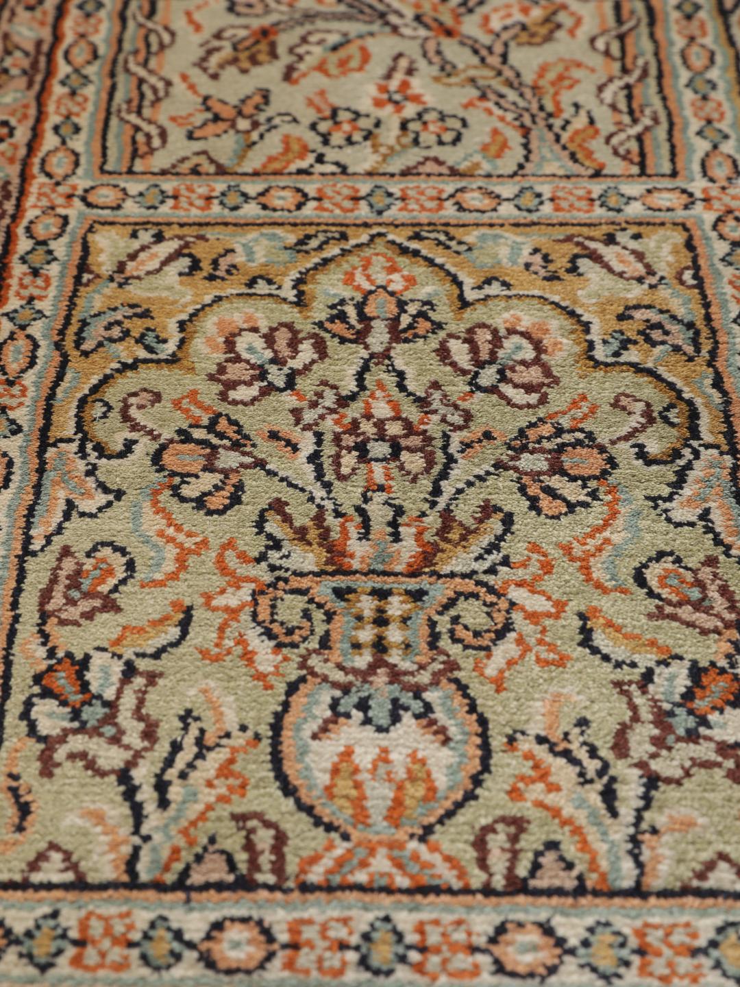 Håndknyttet Kashmir silkeløber fra Indien i beige nuancer