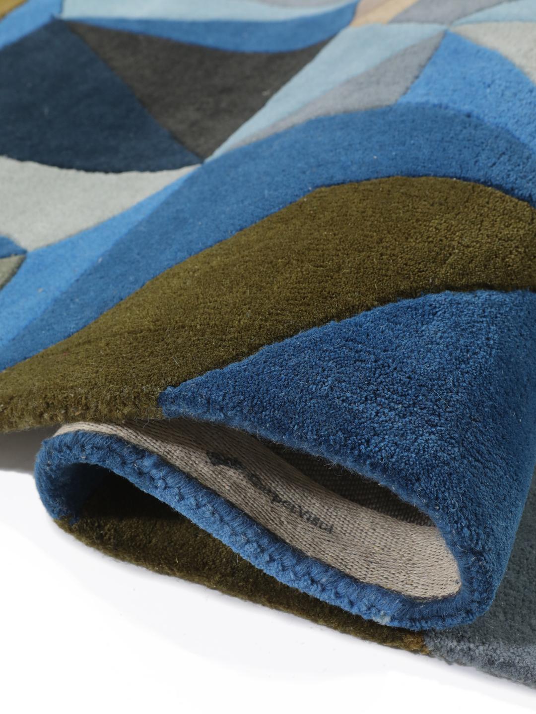 Handgetuft blauw wollen tapijt met een geometrisch patroon