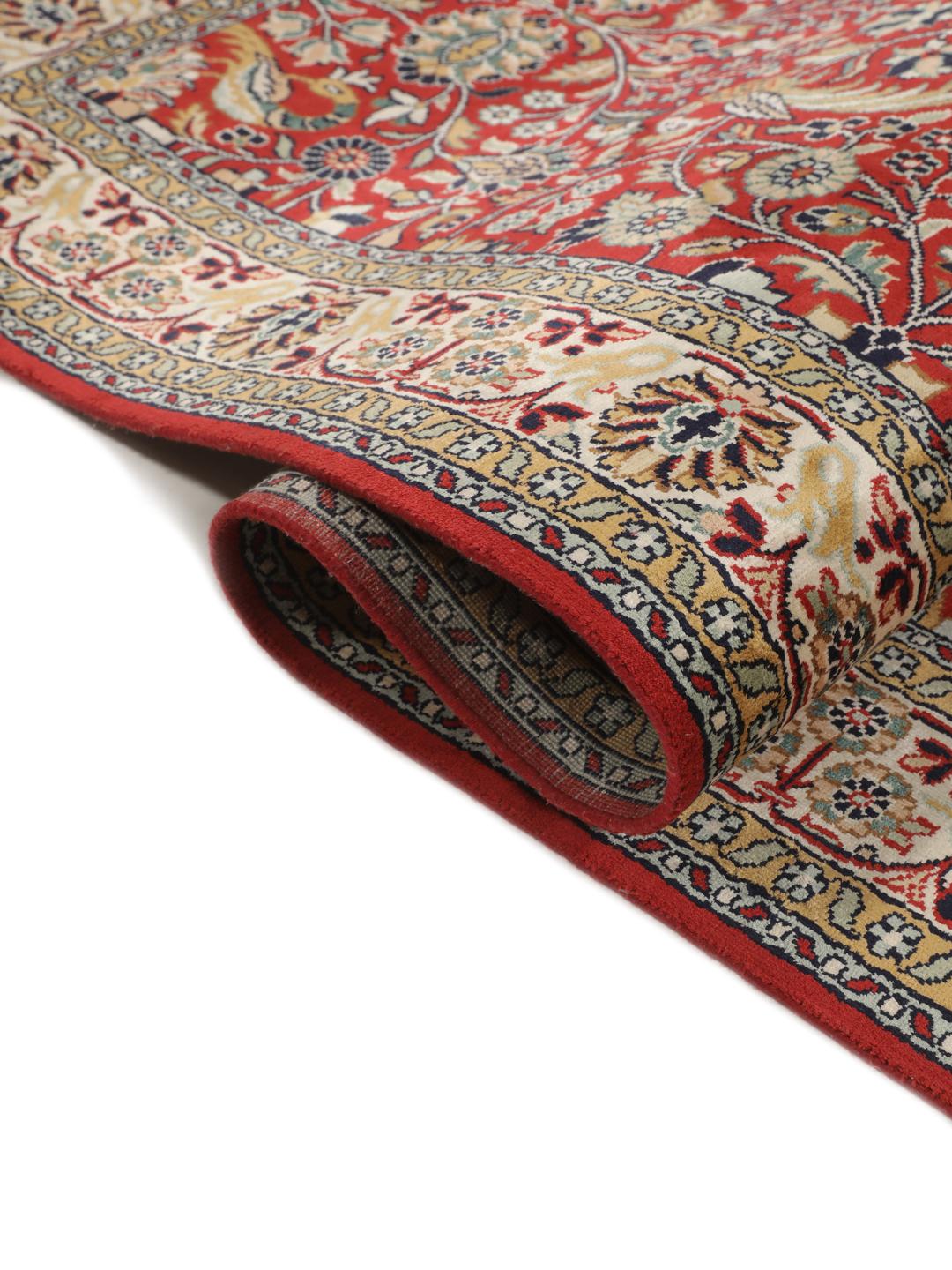 Tapis couloir en soie du Cachemire noué à la main, rouge avec des motifs floraux, originaire d'Inde