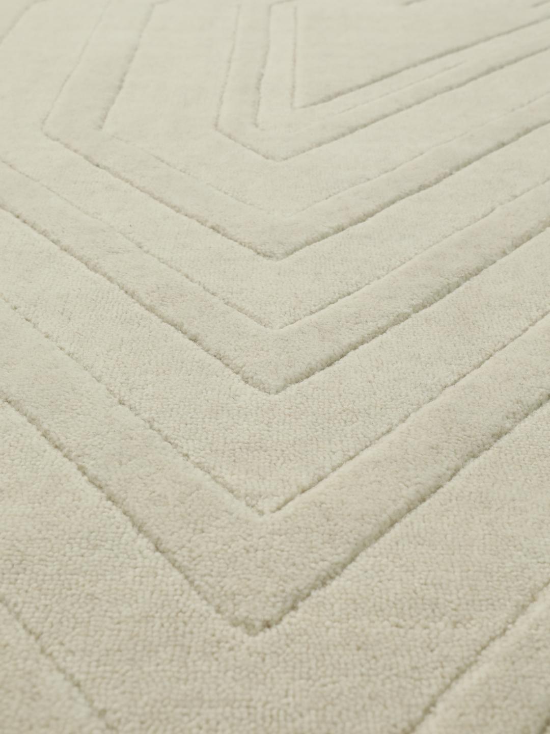 Wit handgeweven wollen tapijt met een subtiel geometrisch patroon