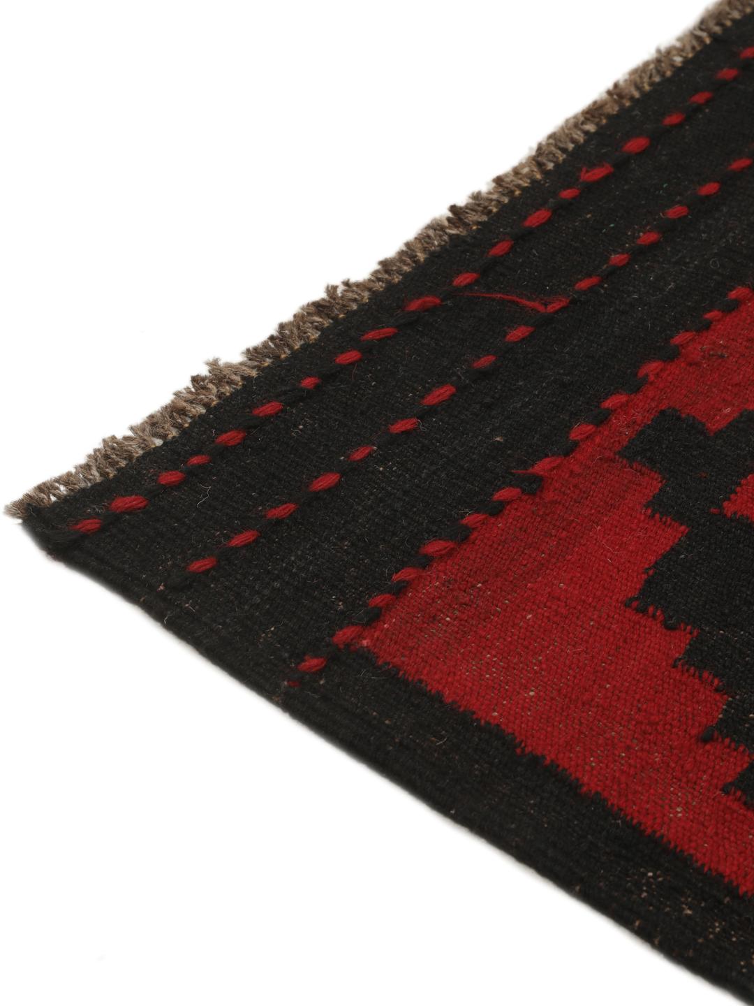 Afghansk vintage kelim-løber med geometriske mønstre i rød og sort