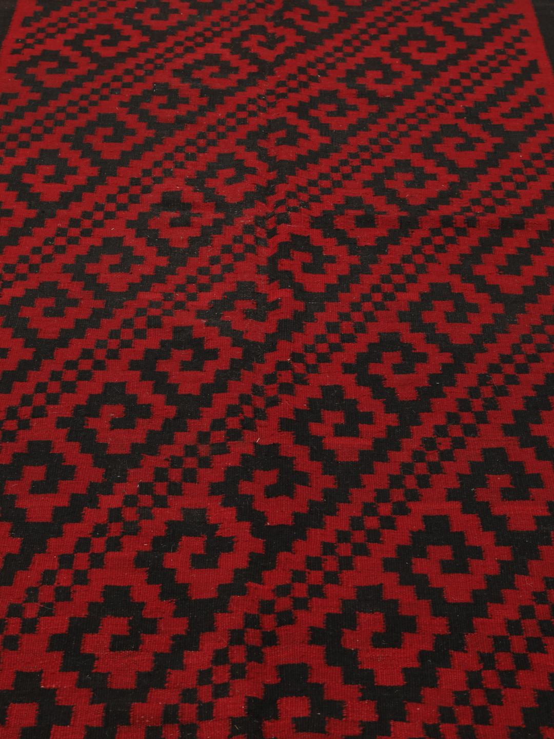 Afghansk vintage kelim-løber med geometriske mønstre i rød og sort