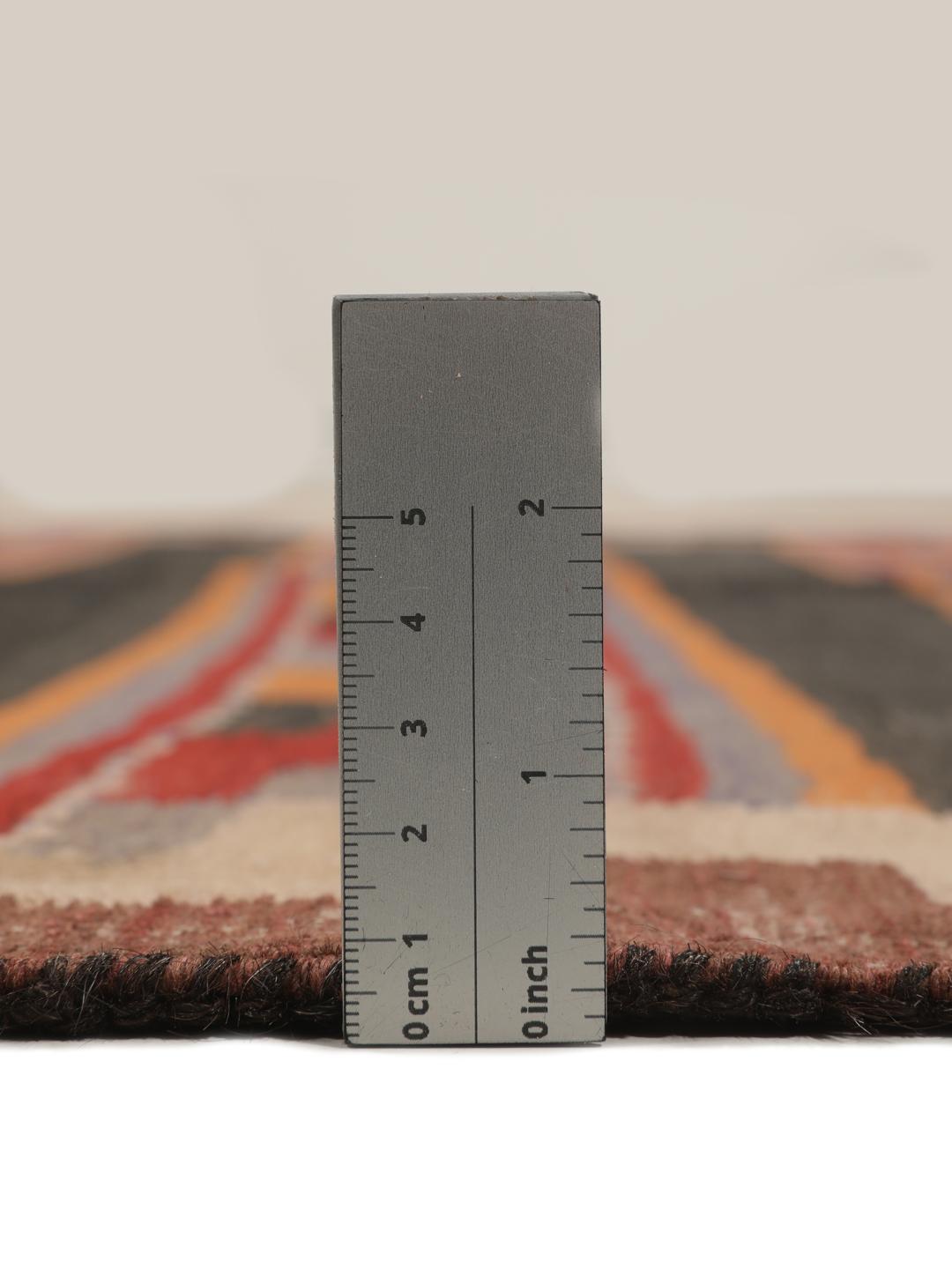 Tapis kelim vintage afghan tissé à la main avec des motifs géométriques en laine multicolore.