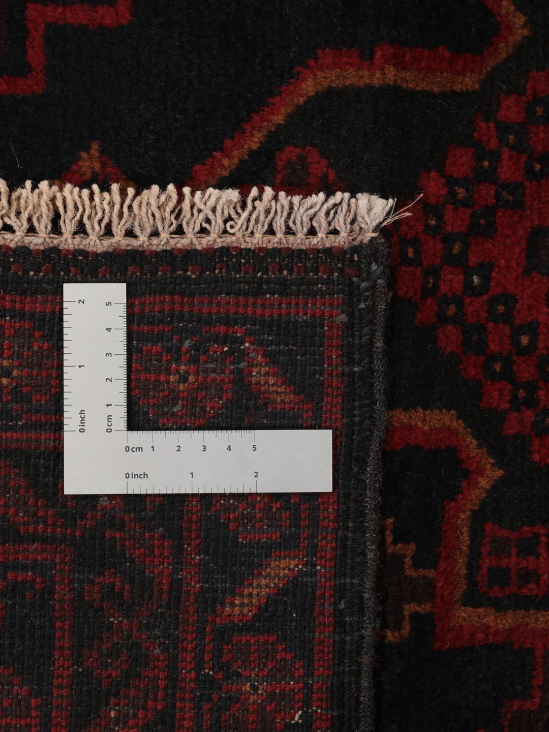 Håndknyttet afghansk løber i mørkerøde og sorte nuancer med geometriske mønstre