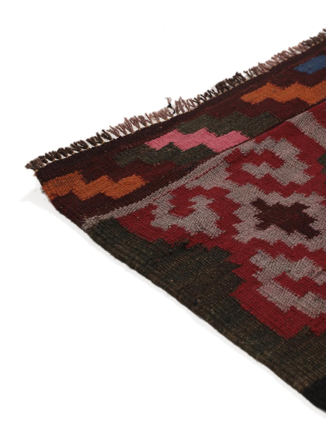 Tapis couloir afghan vintage avec des motifs géométriques en laine multicolore