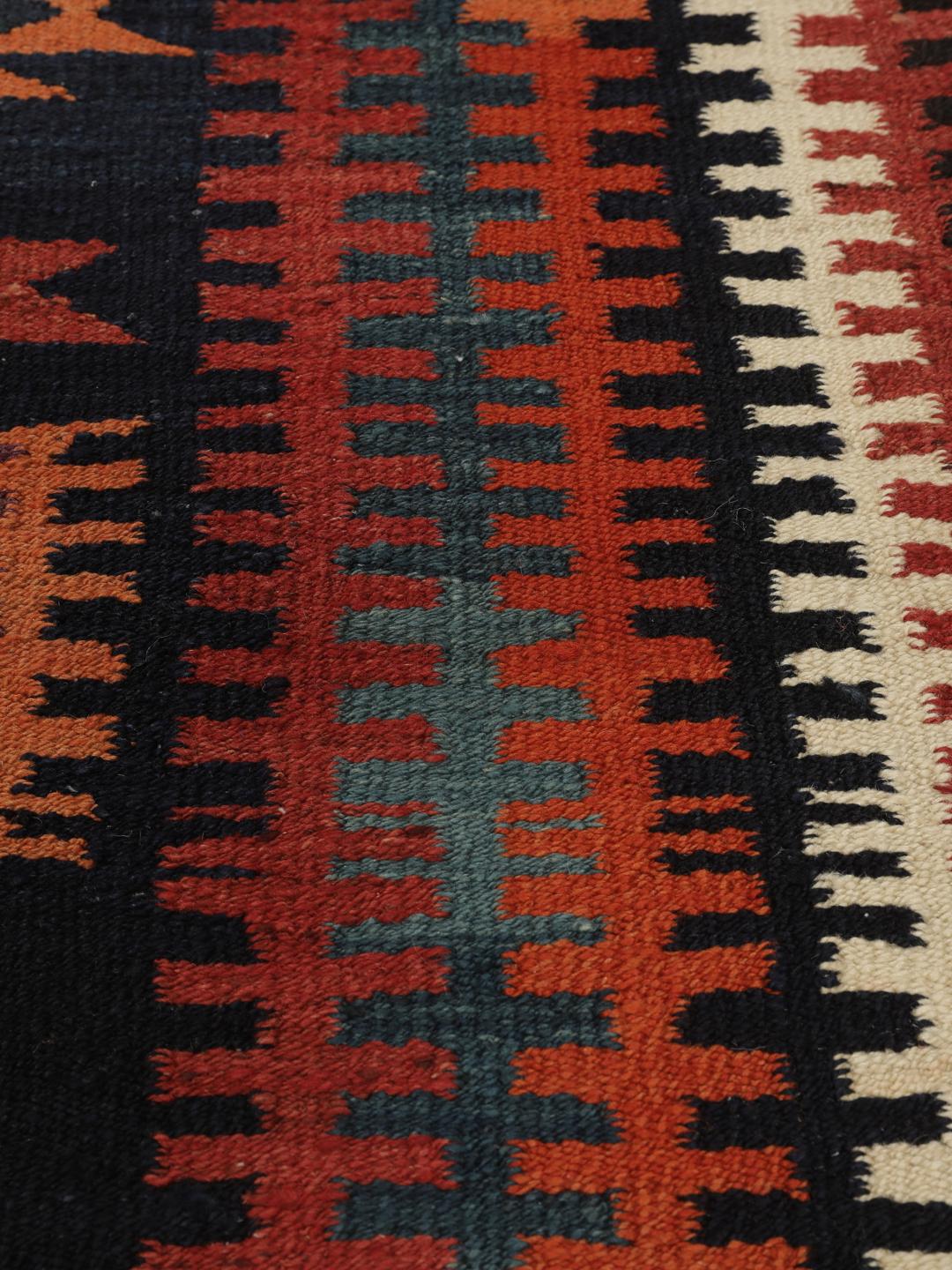 Vintage Kelim-tapijt uit het Midden-Oosten in veelkleurig met geometrische patronen