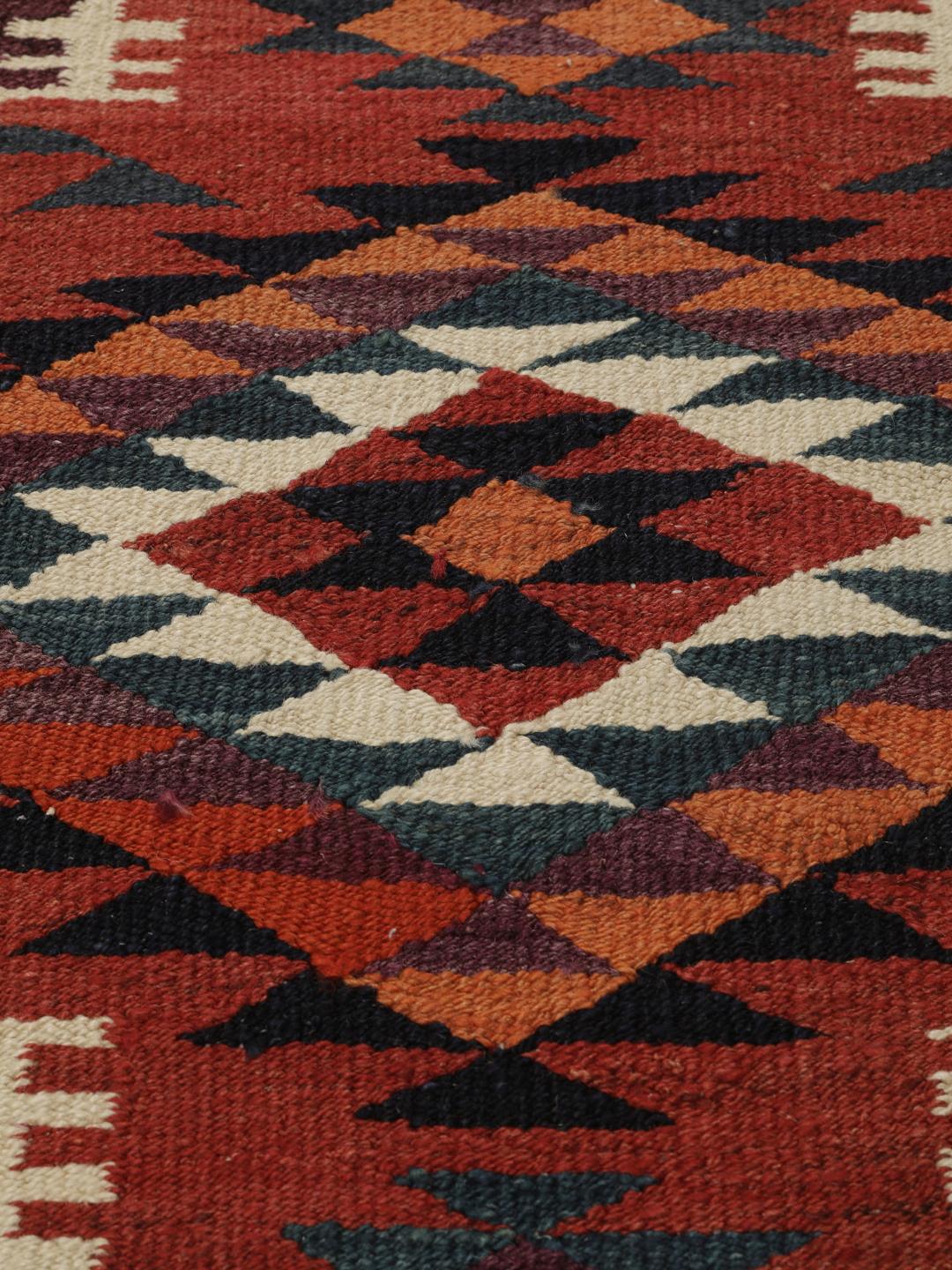 Vintage Kelim-tapijt uit het Midden-Oosten in veelkleurig met geometrische patronen