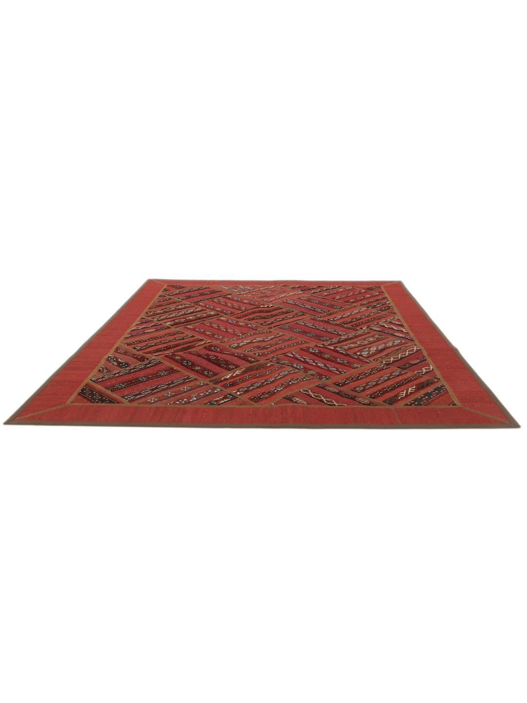 Tapis patchwork rouge tissé à la main provenant du Moyen-Orient