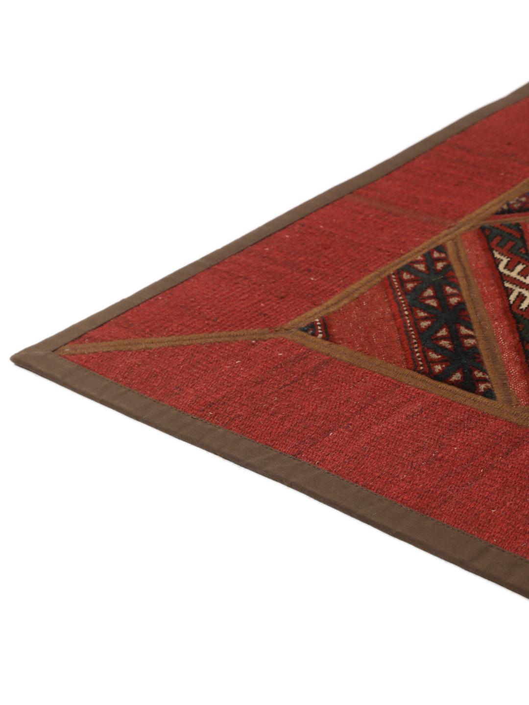 Tapis patchwork rouge tissé à la main provenant du Moyen-Orient