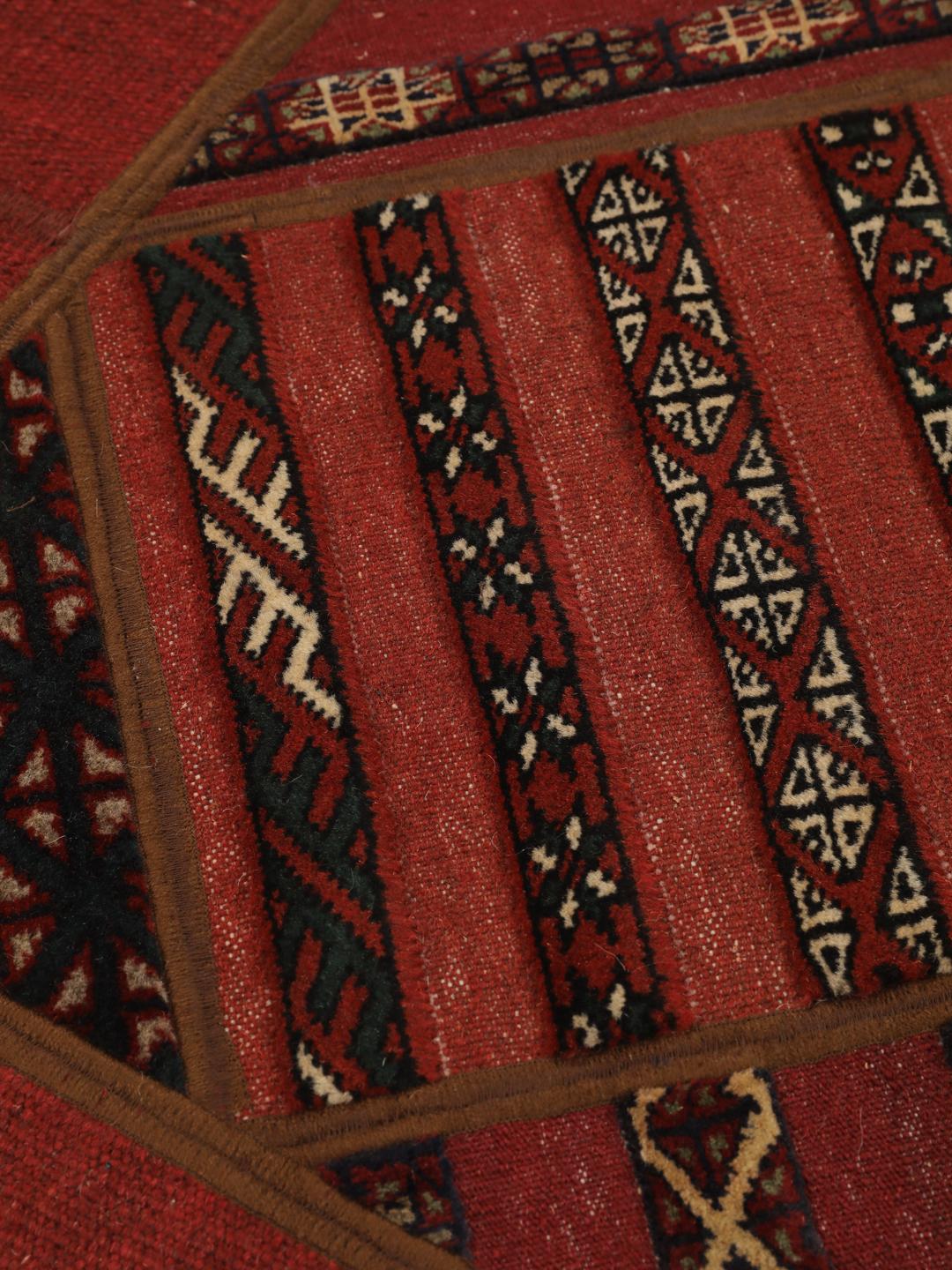 Tapis patchwork rouge tissé à la main provenant du Moyen-Orient