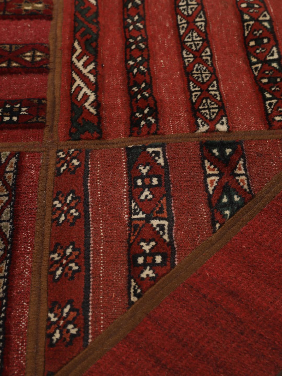 Tapis patchwork rouge tissé à la main provenant du Moyen-Orient