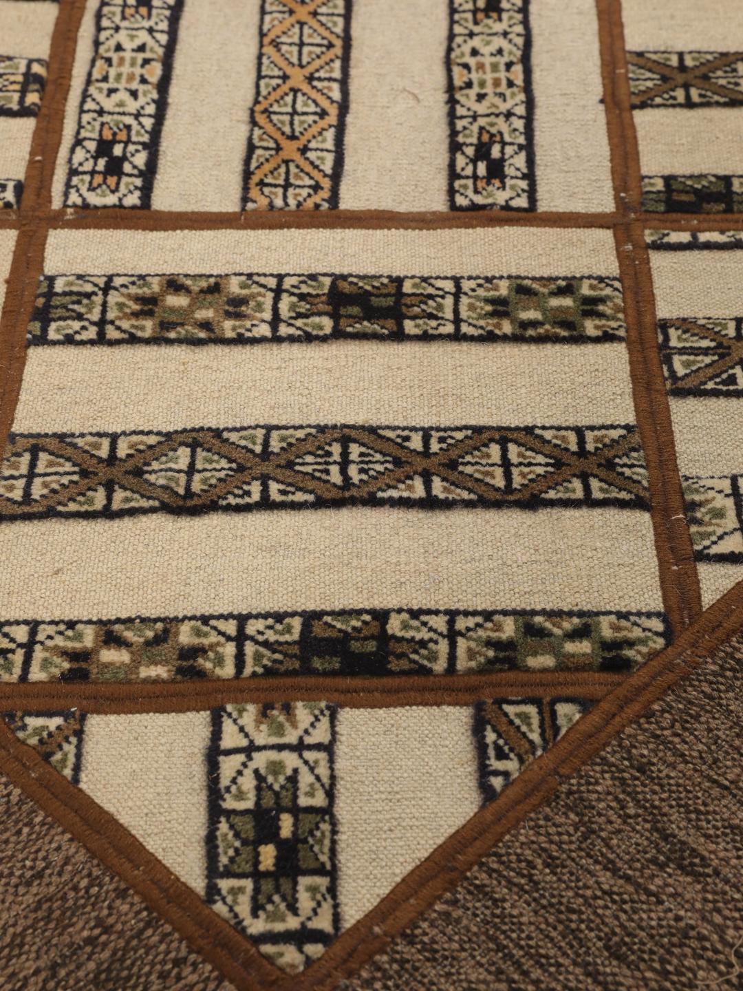 Tapis patchwork artisanal du Moyen-Orient dans des tons beige et marron