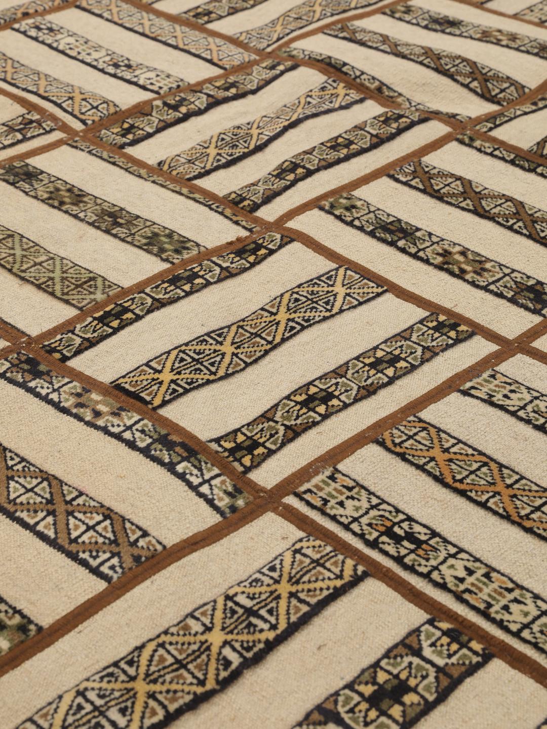 Tapis patchwork artisanal du Moyen-Orient dans des tons beige et marron