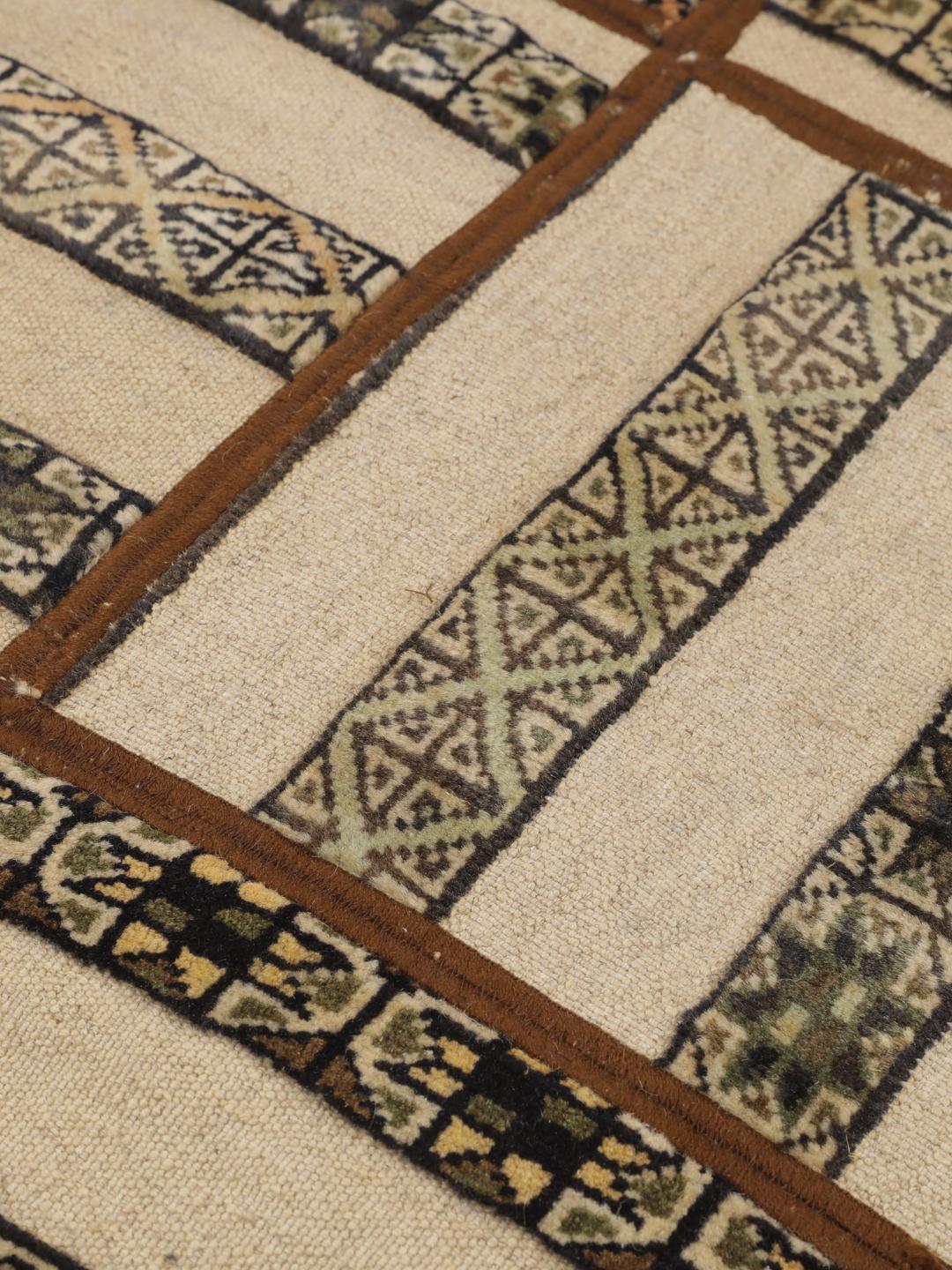 Tapis patchwork artisanal du Moyen-Orient dans des tons beige et marron