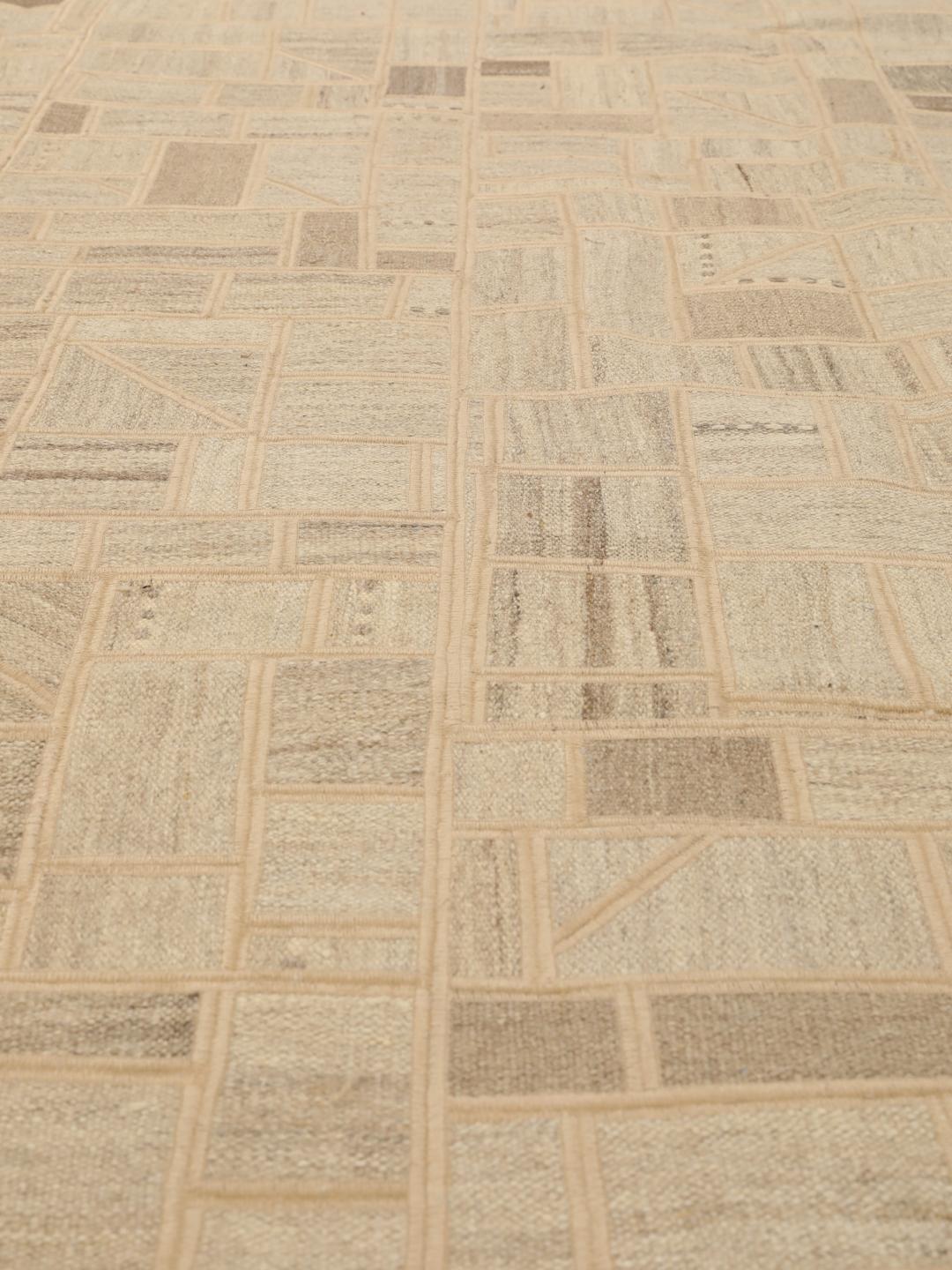 Handgeweven patchwork tapijt uit het Midden-Oosten in beige en bruine tinten