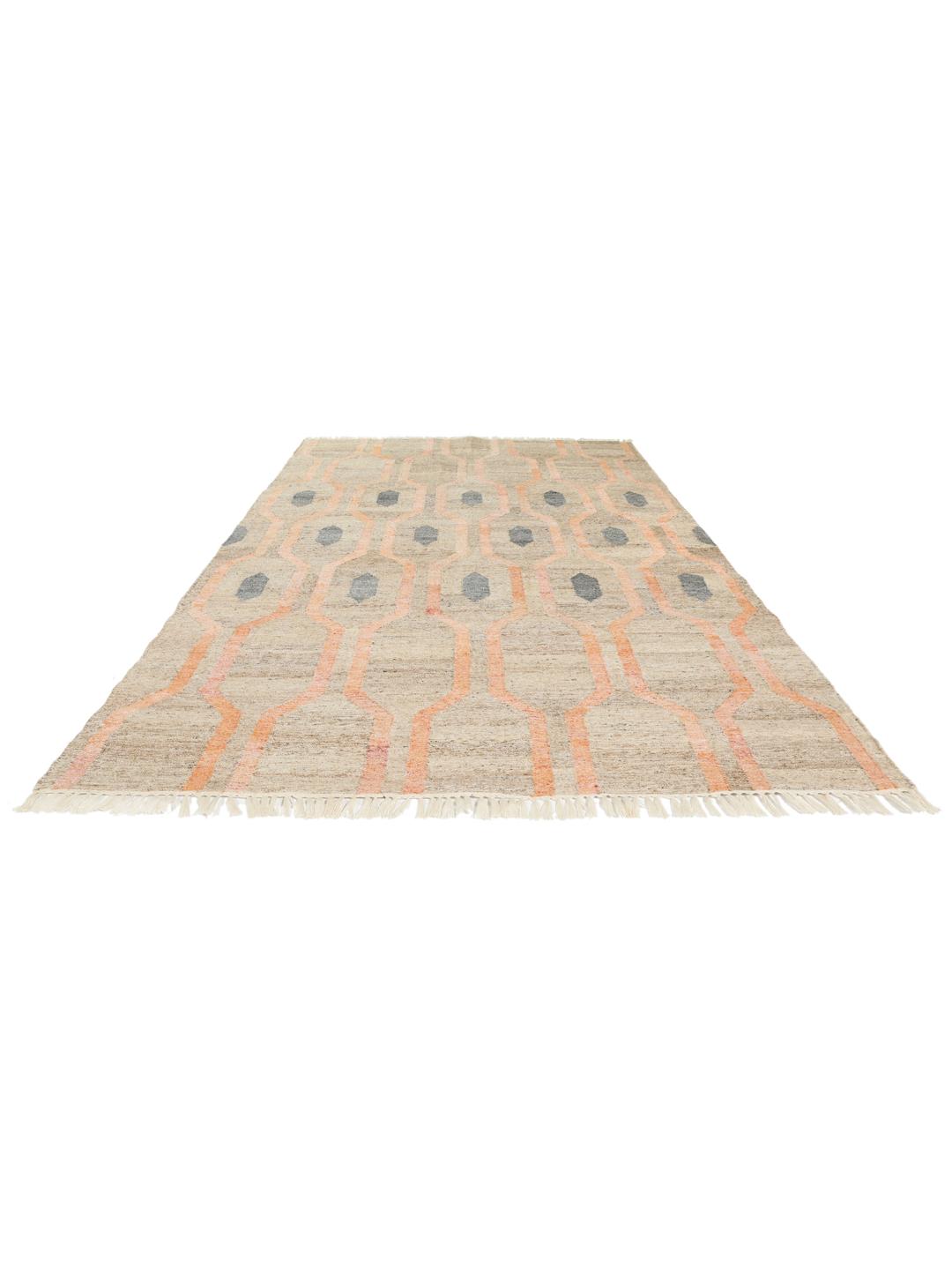 Handgeweven tapijt met een geometrisch patroon in koraal en oranje
