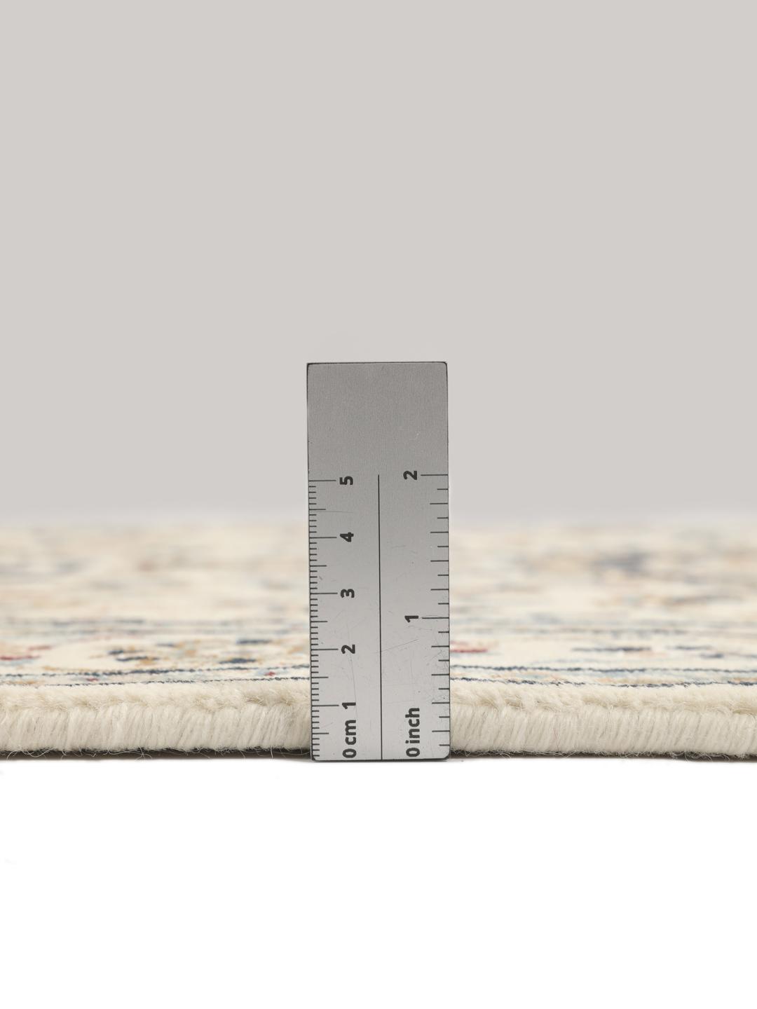Met de hand geknoopte beige Nain loper uit India met bloemmotieven