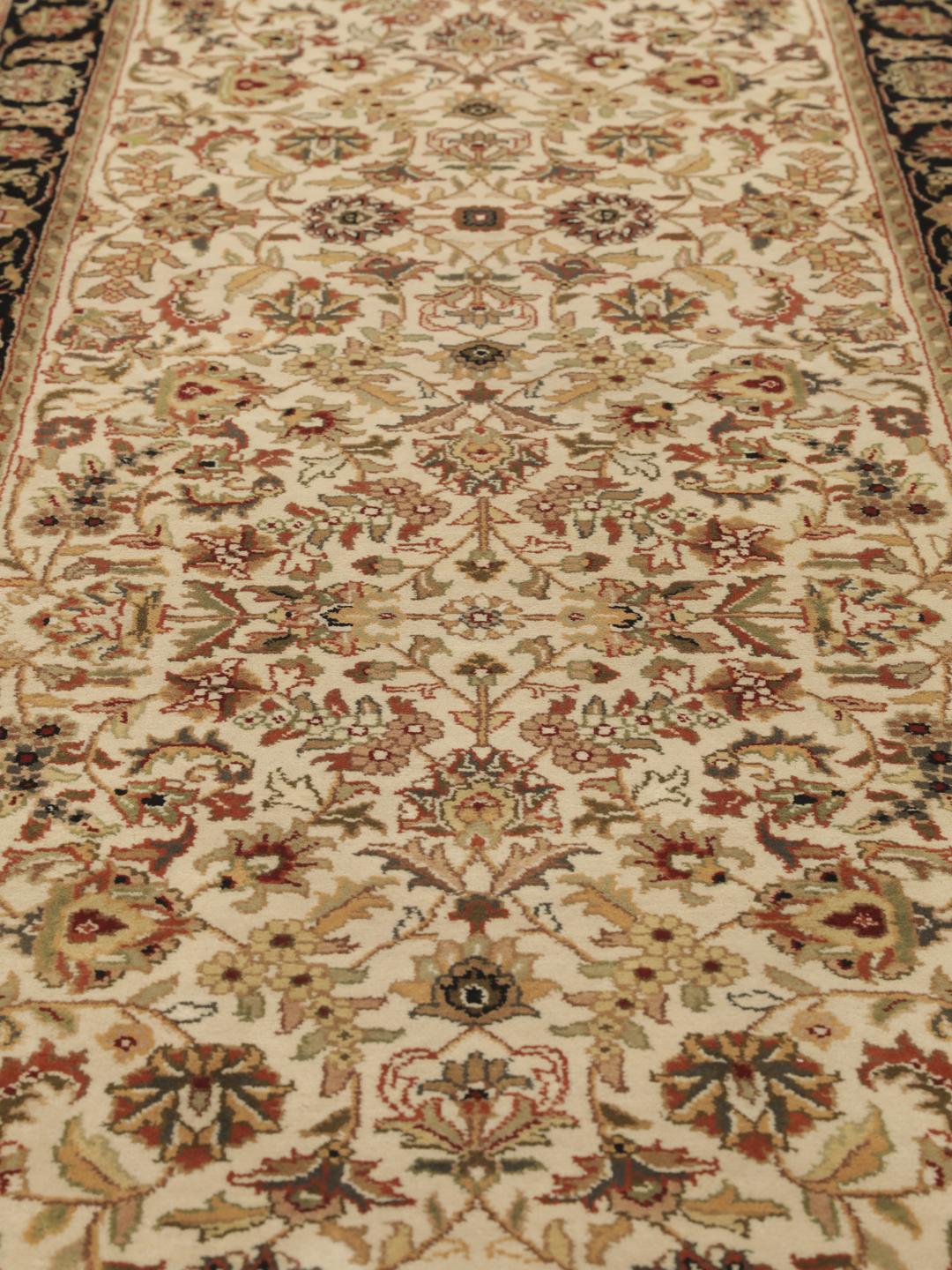 Håndknyttet Sarough American løber fra Indien med beige bund og blomstermotiver