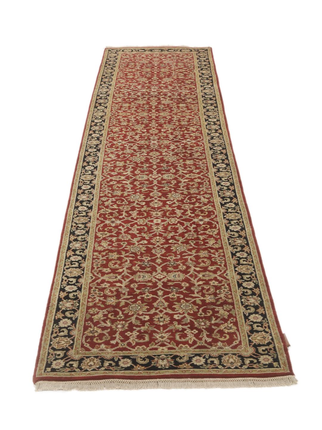 Chemin de table noué à la main Sarough American en rouge avec des motifs floraux
