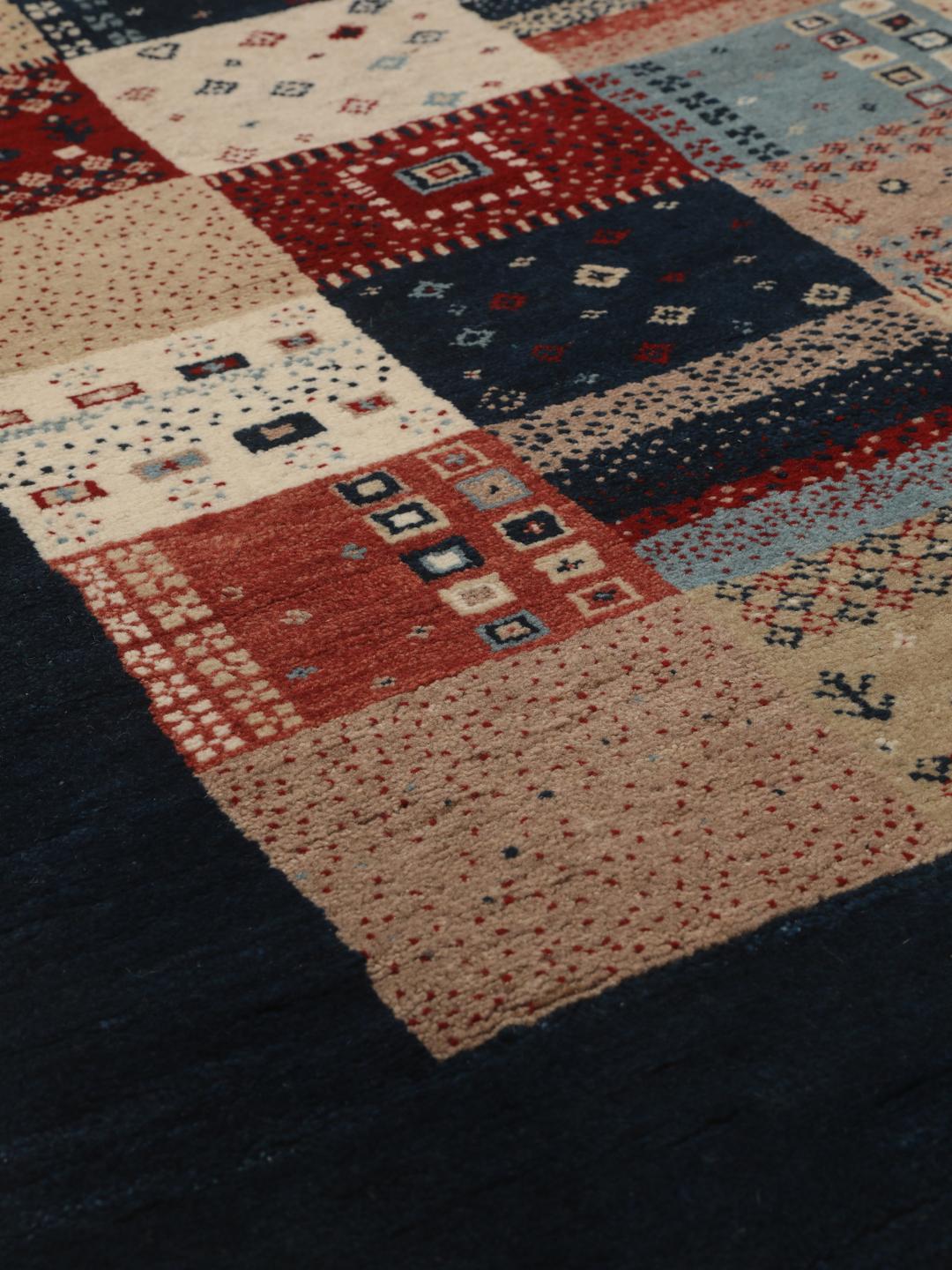 Ręcznie wiązany dywan Gabbeh Loribaft z Indii z wielokolorowym wzorem patchwork