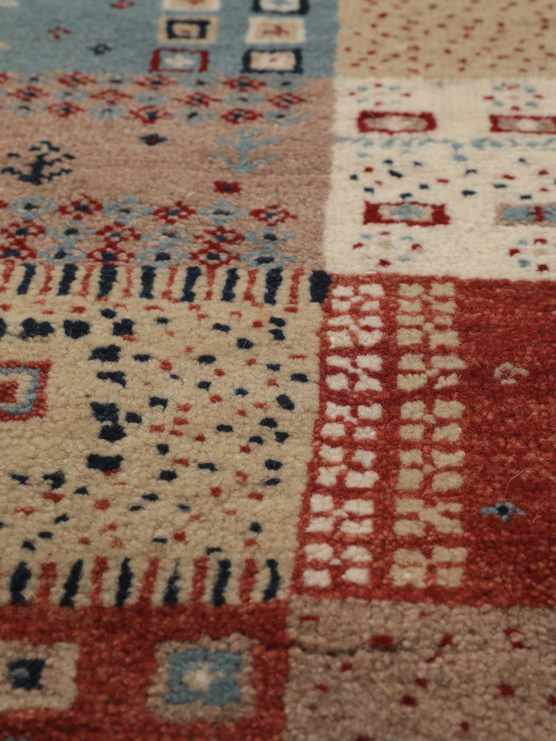 Ręcznie wiązany dywan Gabbeh Loribaft z Indii z wielokolorowym wzorem patchwork
