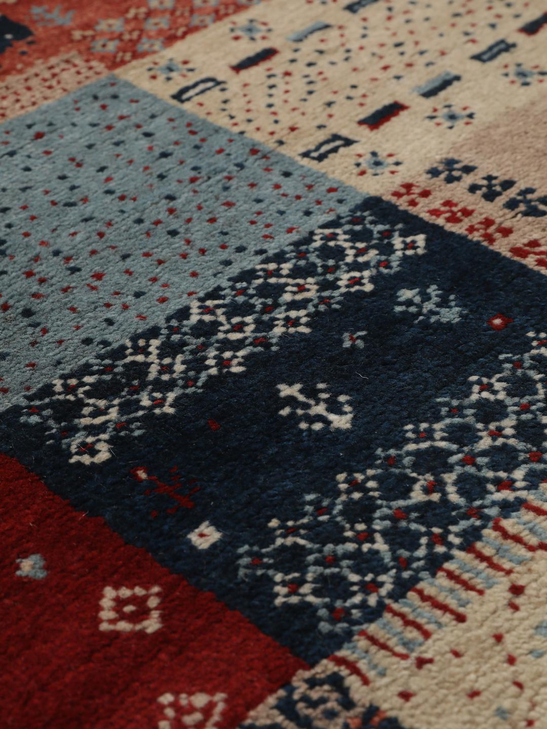 Ręcznie wiązany dywan Gabbeh Loribaft z Indii z wielokolorowym wzorem patchwork