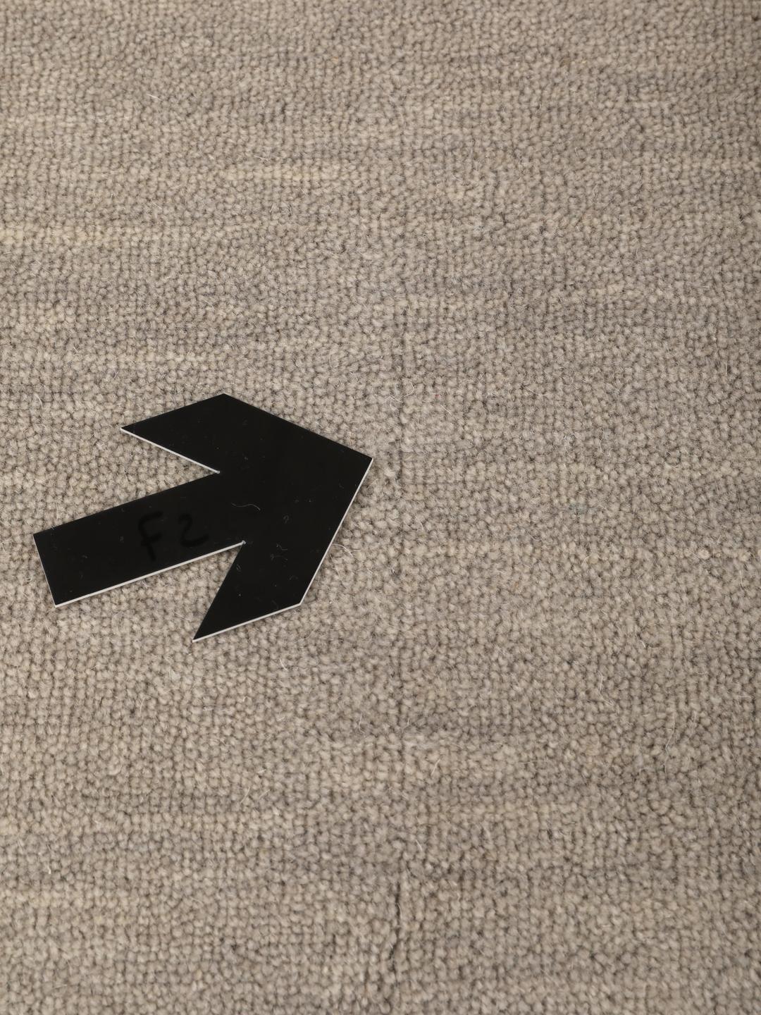 Rond beige tapijt met een minimalistische textuur