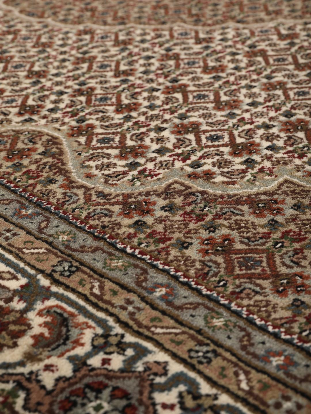 Ręcznie wiązany dywan Tabriz z Indii z brązowo-beżowym wzorem medalionu