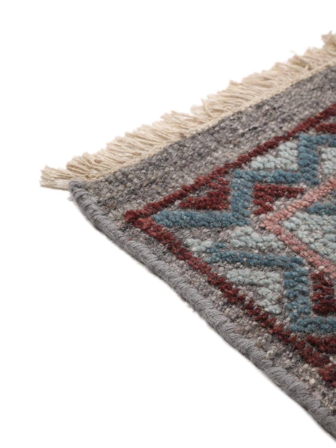 Modern handgeknoopt tapijt uit India met geometrische patronen in multicolor Wool.