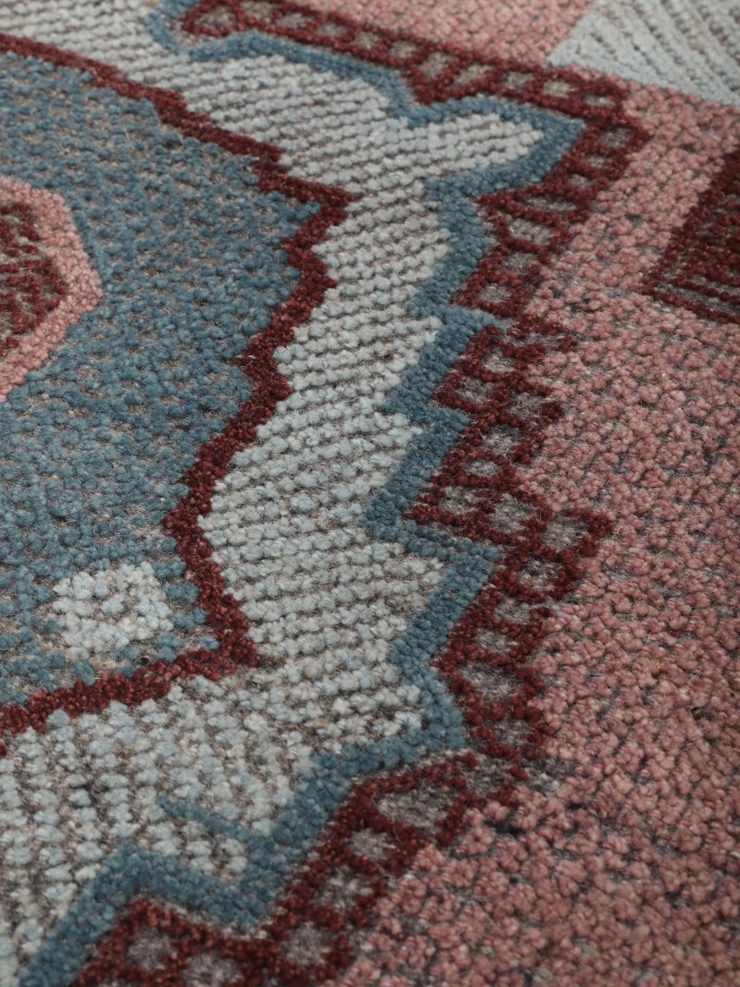 Modern handgeknoopt tapijt uit India met geometrische patronen in multicolor Wool.