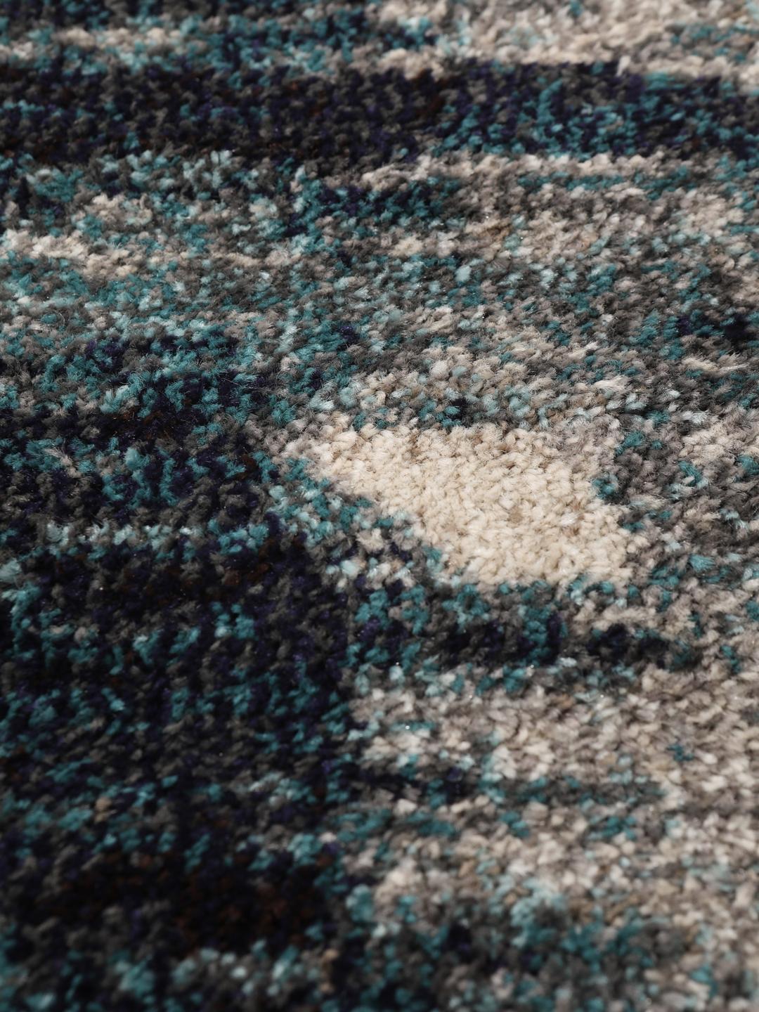 Blauw tapijt met abstracte witte lijnpatronen