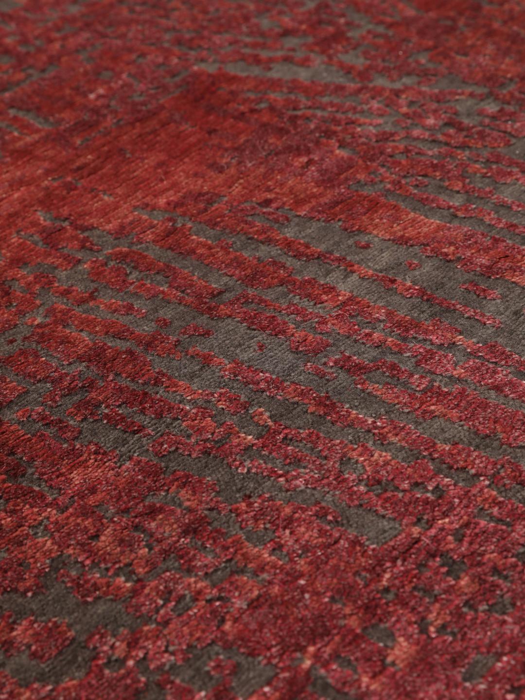 Handgeknoopt Contemporary Design tapijt uit India in donkerrood en donkergrijs
