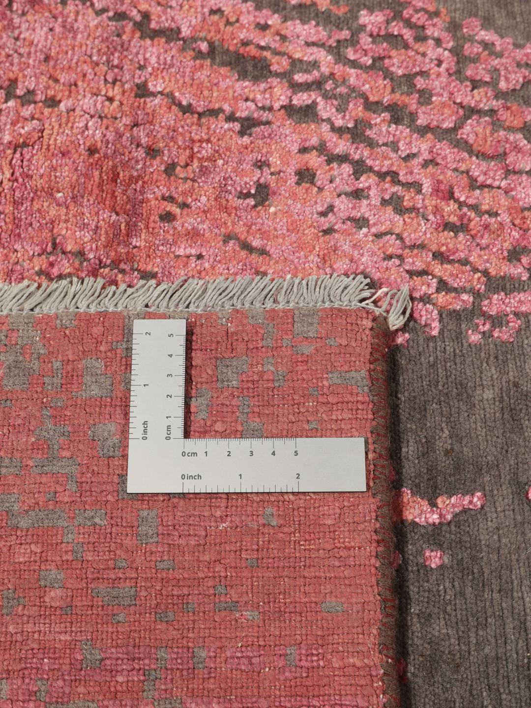 Handgeknoopt Contemporary Design tapijt uit India in donkerrood en donkergrijs