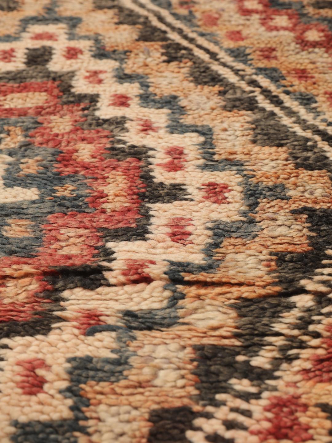 Vintage handgeknüpfter marokkanischer Berberteppich mit geometrischen Rautenmustern in mehrfarbig