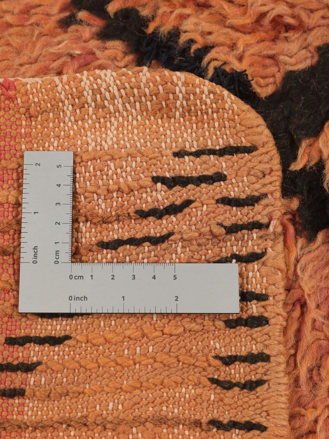 Vintage handgefertigter marokkanischer Beni Ourain Teppich mit Rautenmuster in Orange und Schwarz