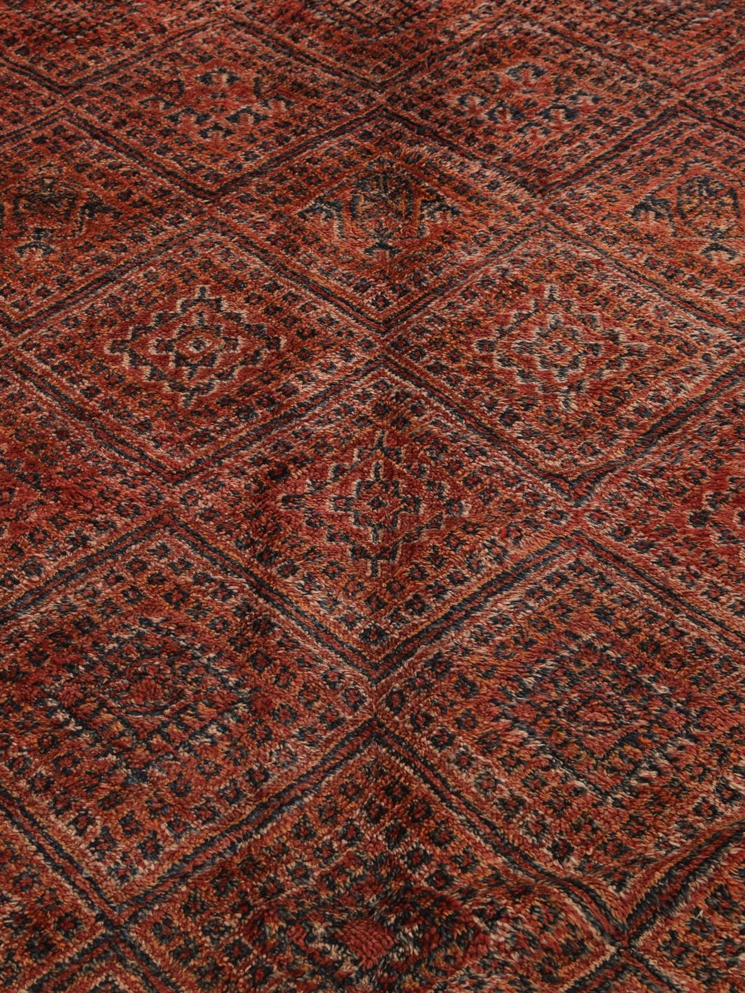 Vintage handgeknüpfter Marokkanischer Berber Beni Ourain Teppich mit rotem Rautenmuster