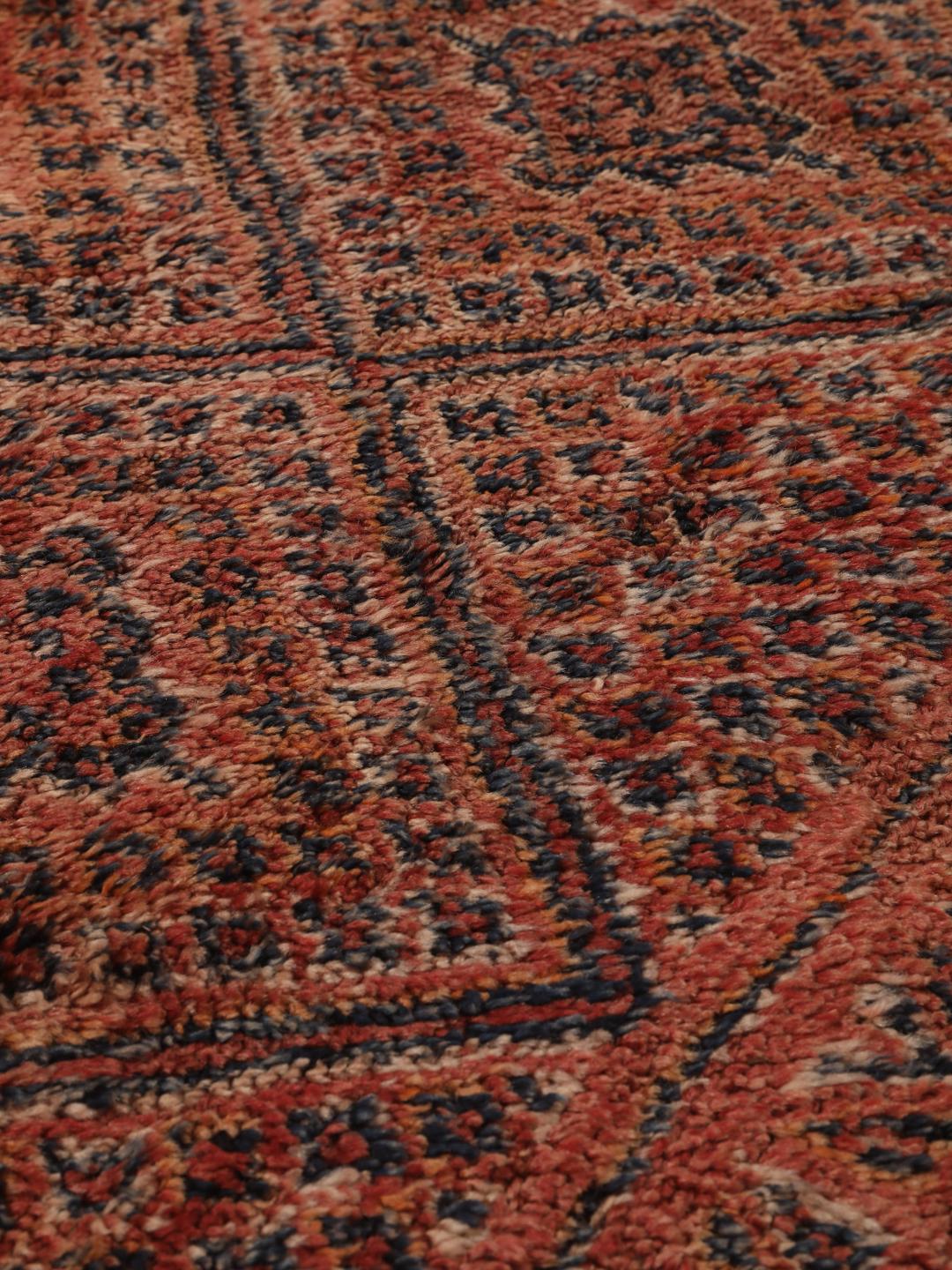 Vintage handgeknüpfter Marokkanischer Berber Beni Ourain Teppich mit rotem Rautenmuster