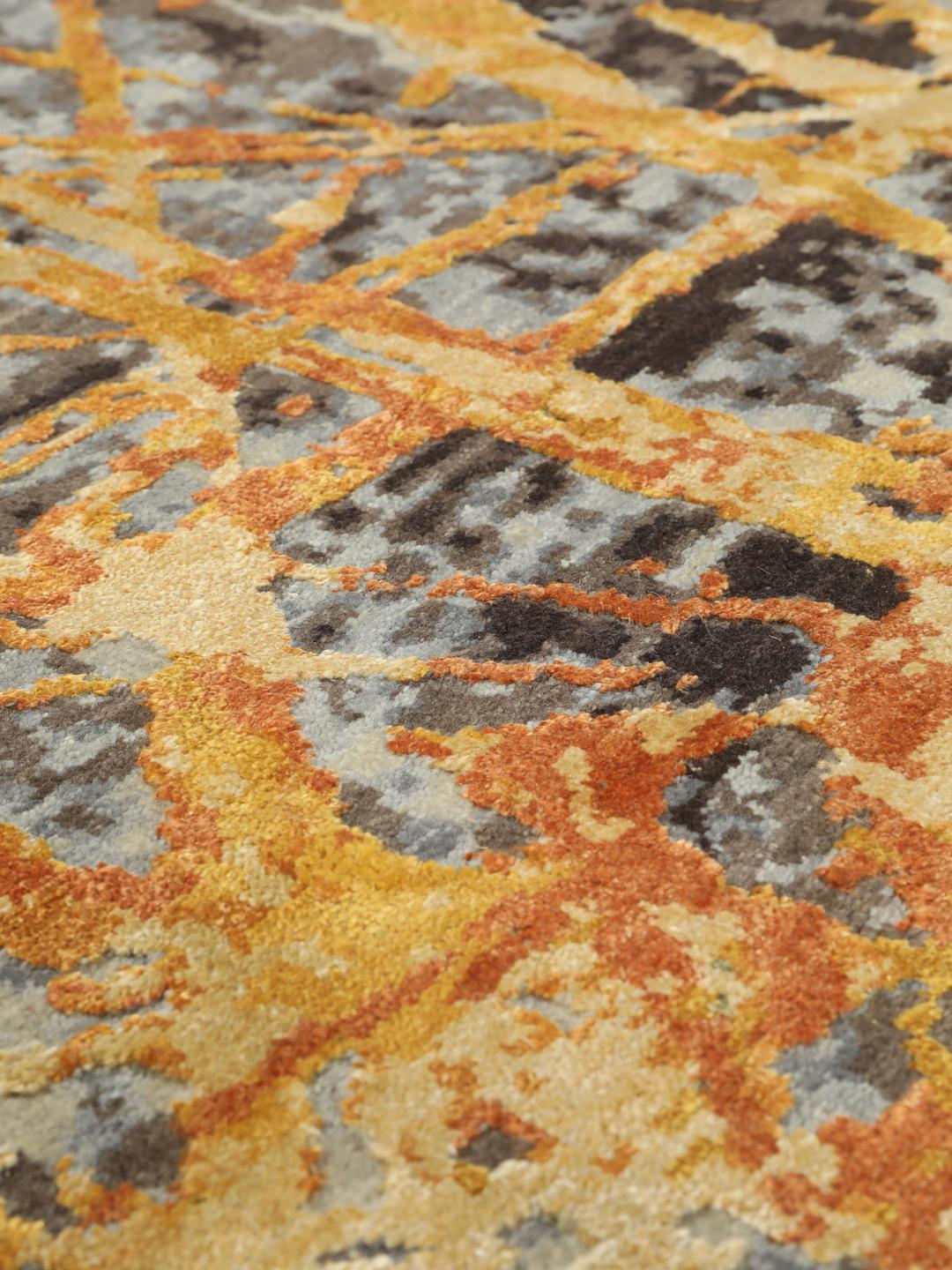 Handgeknoopt modern tapijt uit India in oranje en donkergrijze tinten