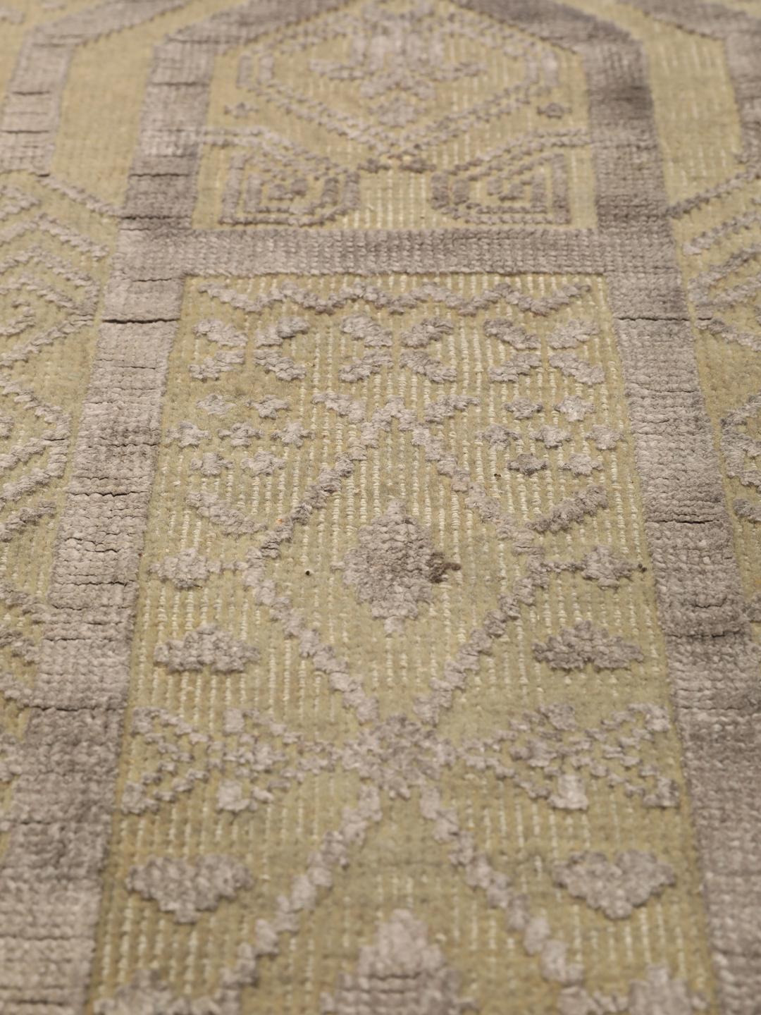 Håndknyttet moderne tæppe fra Indien i beige og bløde grå toner