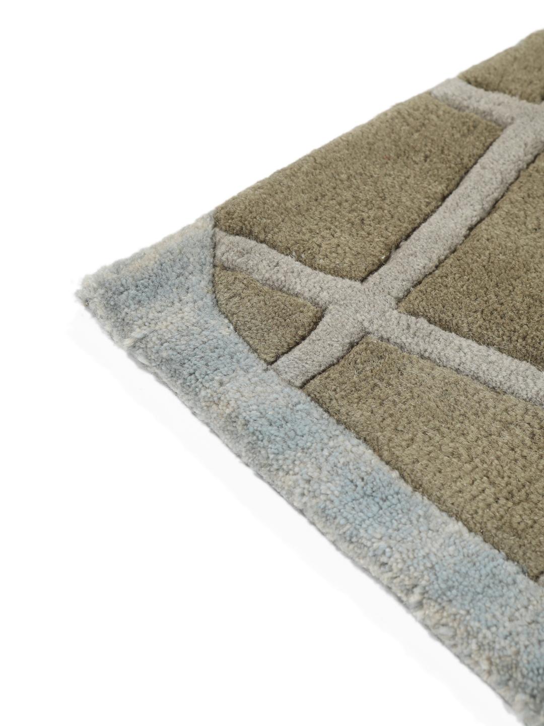 Tapis bleu clair avec des motifs ludiques d'avions et de montgolfières