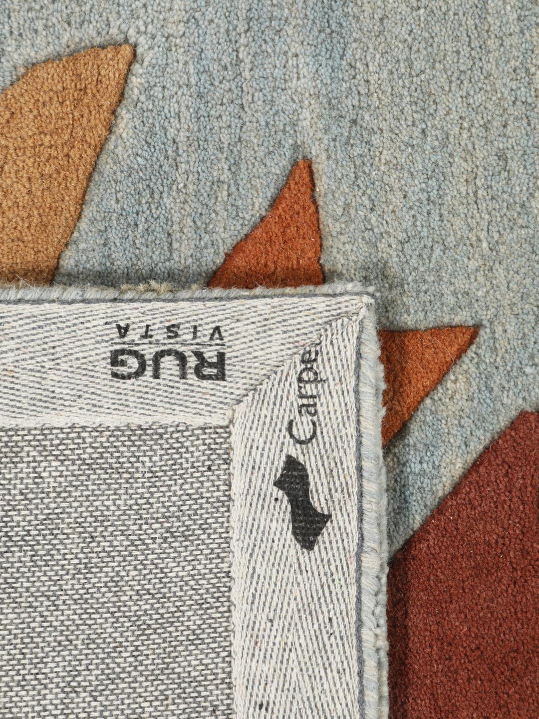 Tapis bleu clair avec des motifs ludiques d'avions et de montgolfières
