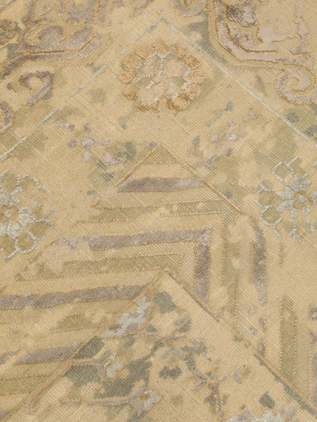 Håndknyttet indisk tæppe med moderne design i beige