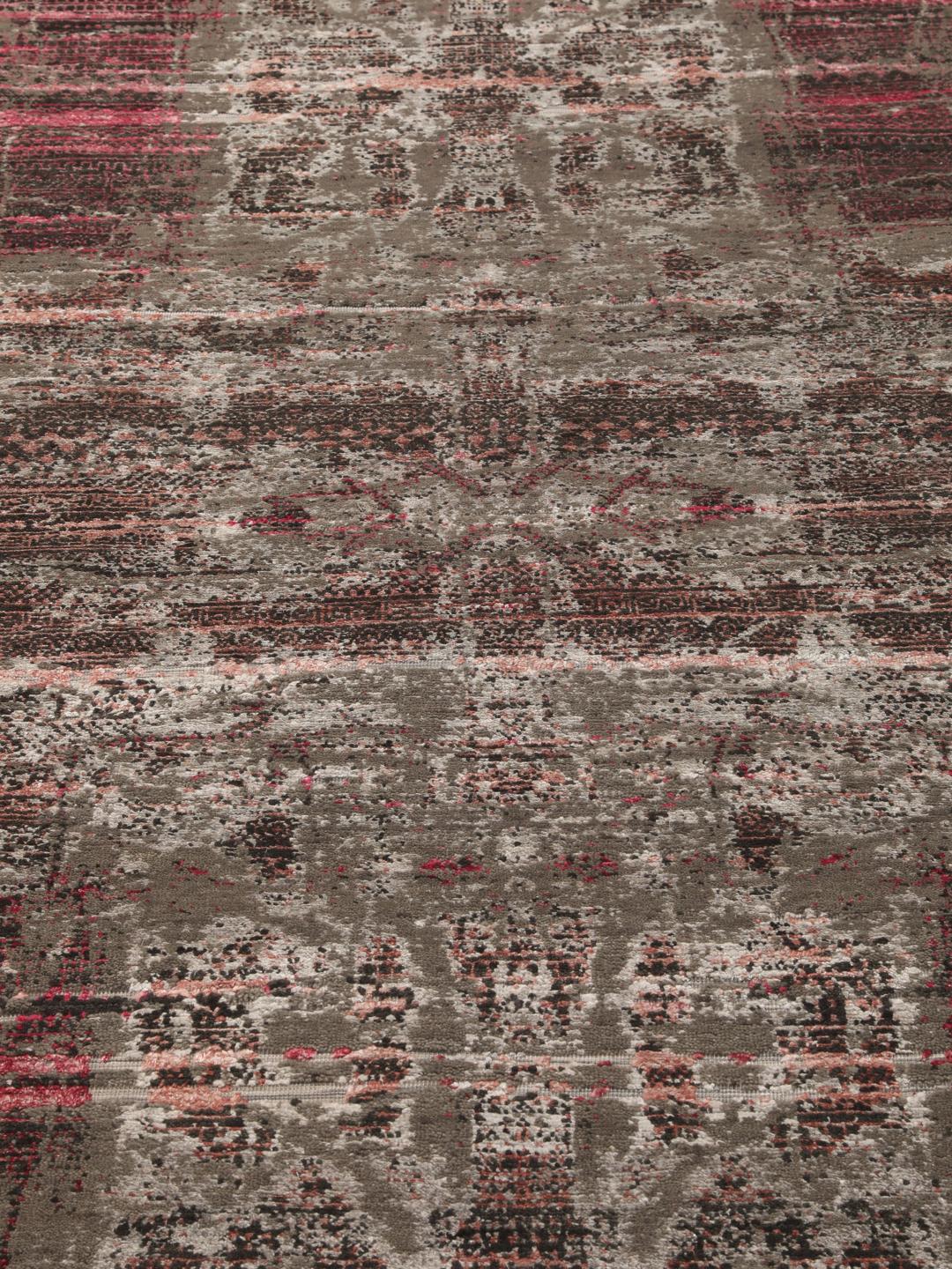 Et moderne håndknyttet tæppe fra Indien med et gråt og pink abstrakt design.