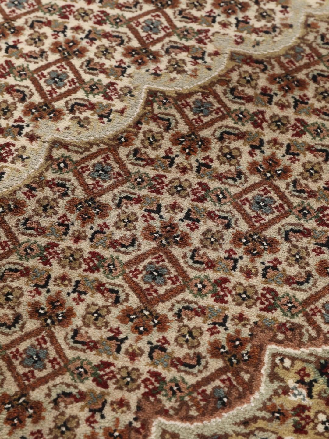 Ręcznie wiązany dywan Tabriz z Indii w brązowych odcieniach