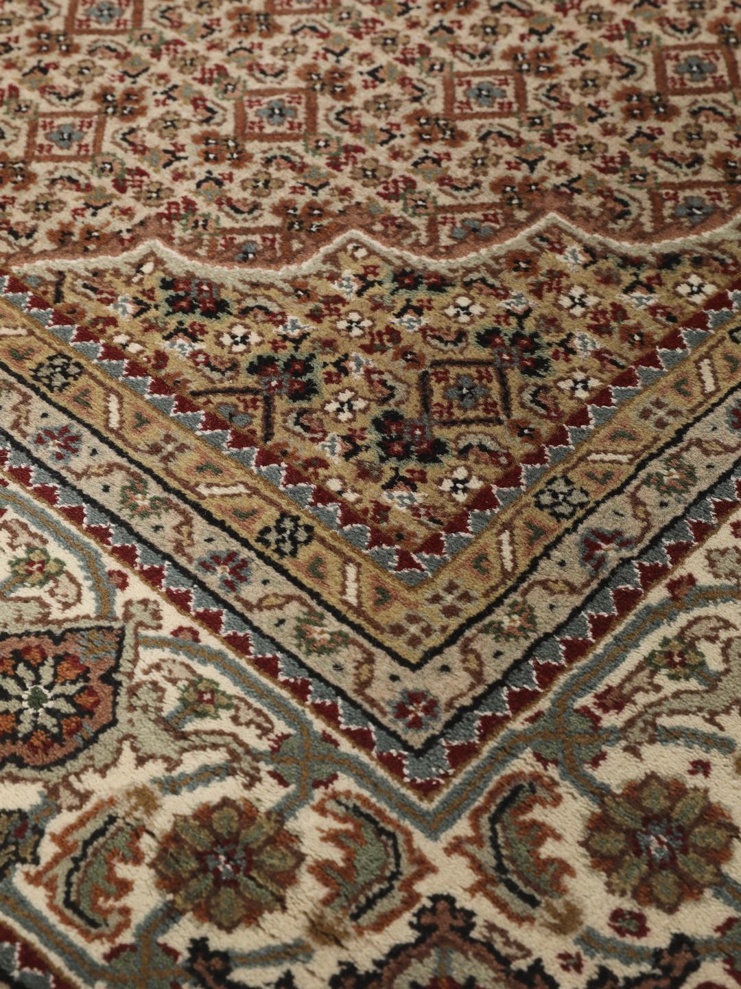 Ręcznie wiązany dywan Tabriz z Indii w brązowych odcieniach