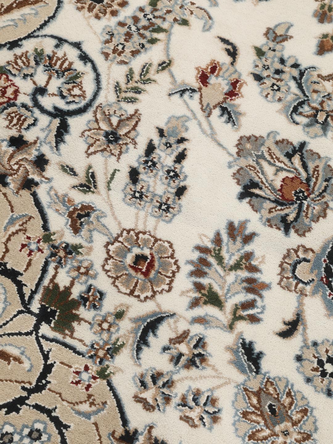 Tapis Nain Indo beige noué à la main avec des motifs floraux ornés