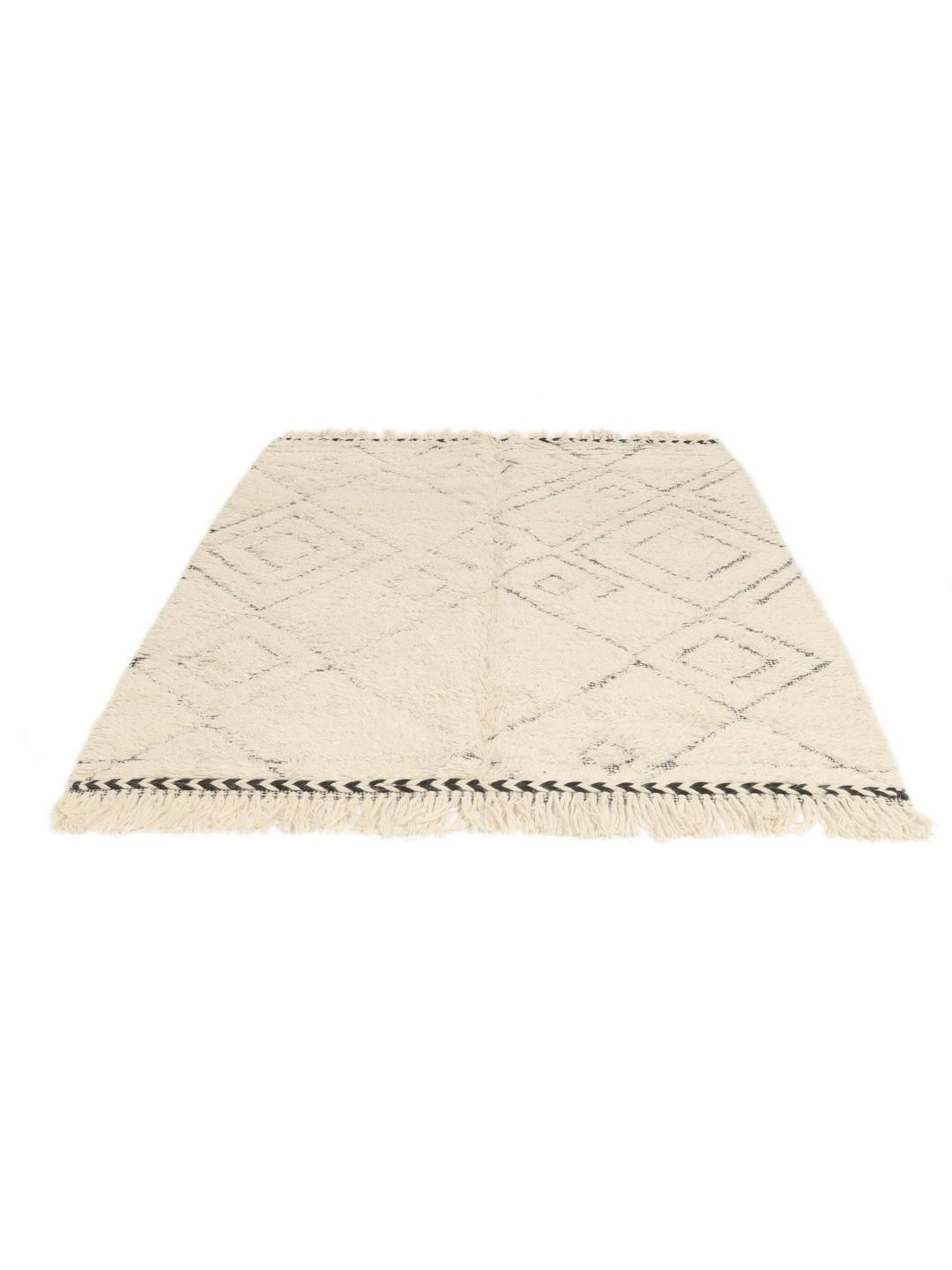 Beige vloerkleed met ruitpatronen en franjes
