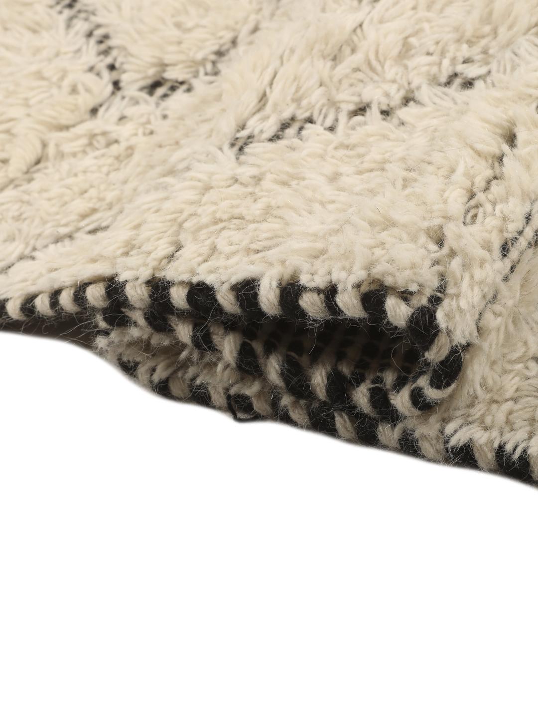 Beige vloerkleed met ruitpatronen en franjes