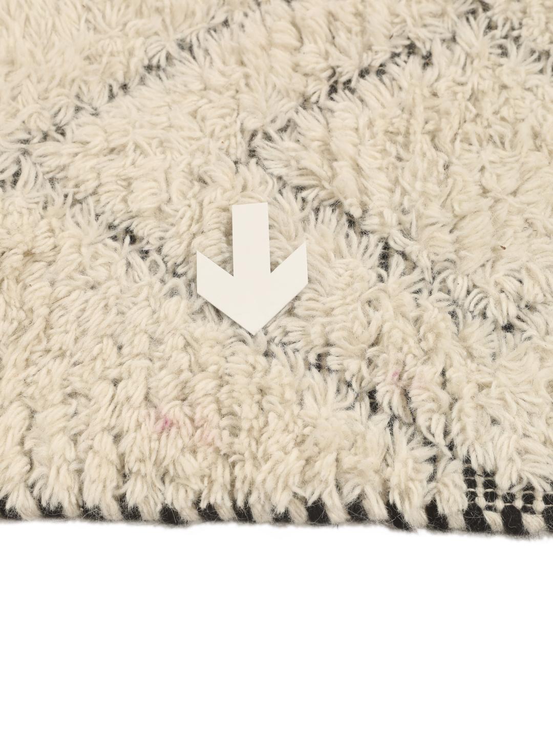 Beige vloerkleed met ruitpatronen en franjes